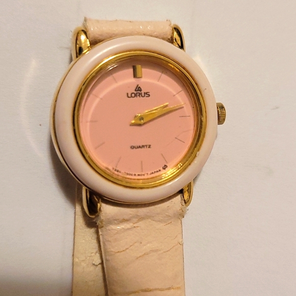 Lorus ladies quartz watch - Picture 1 of 3